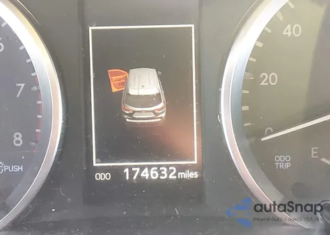 2018 Toyota Highlander Le z USA, uszkodzony, nr VIN 5TDBZRFH9JS889802